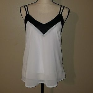 🍬OFFERS🍬 White & Black oversized top.